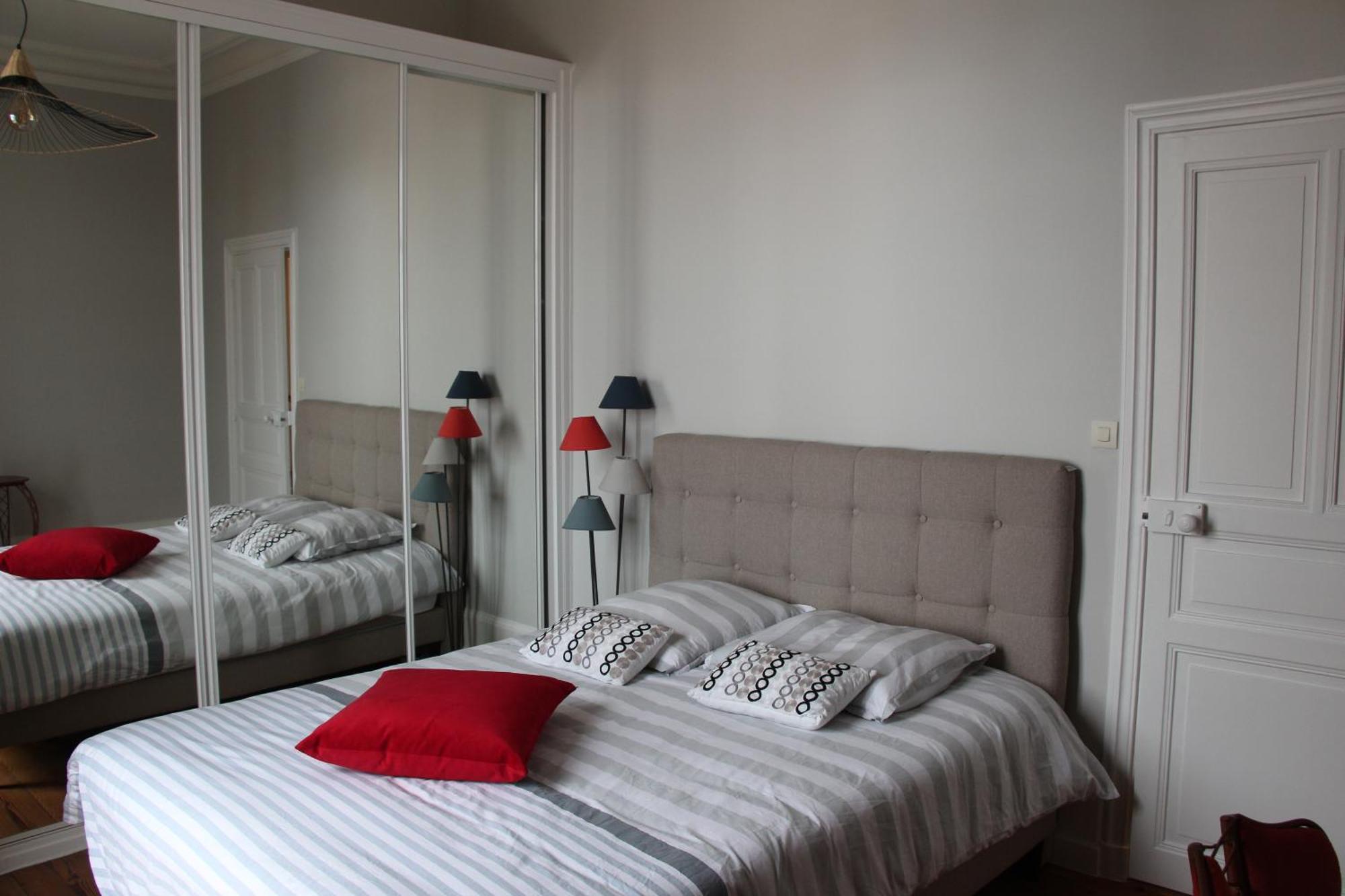 appartement entièrement rénové de 100 M2 à 2 pas de la plage Les Sables-dʼOlonne Exterior foto